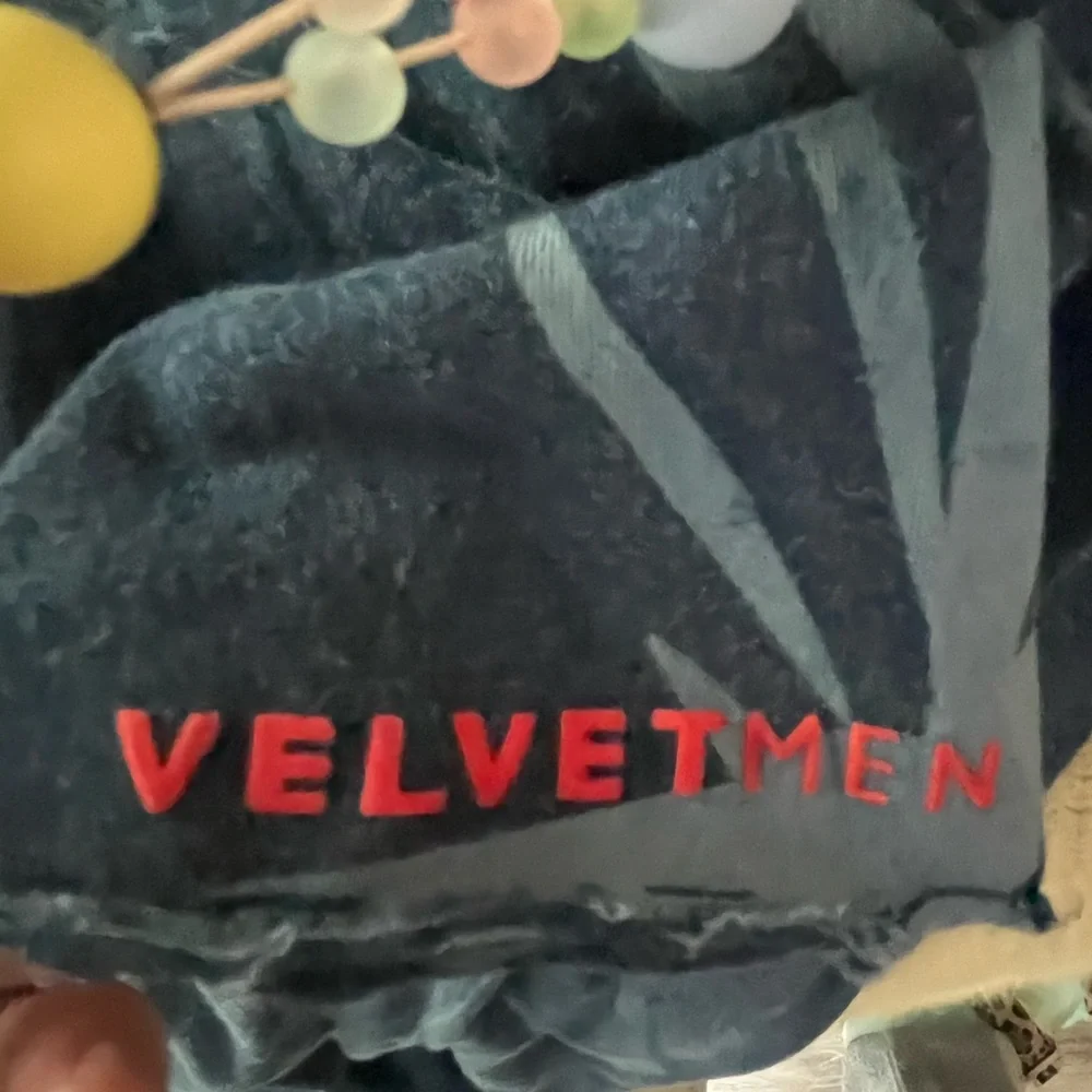 Velvet check out